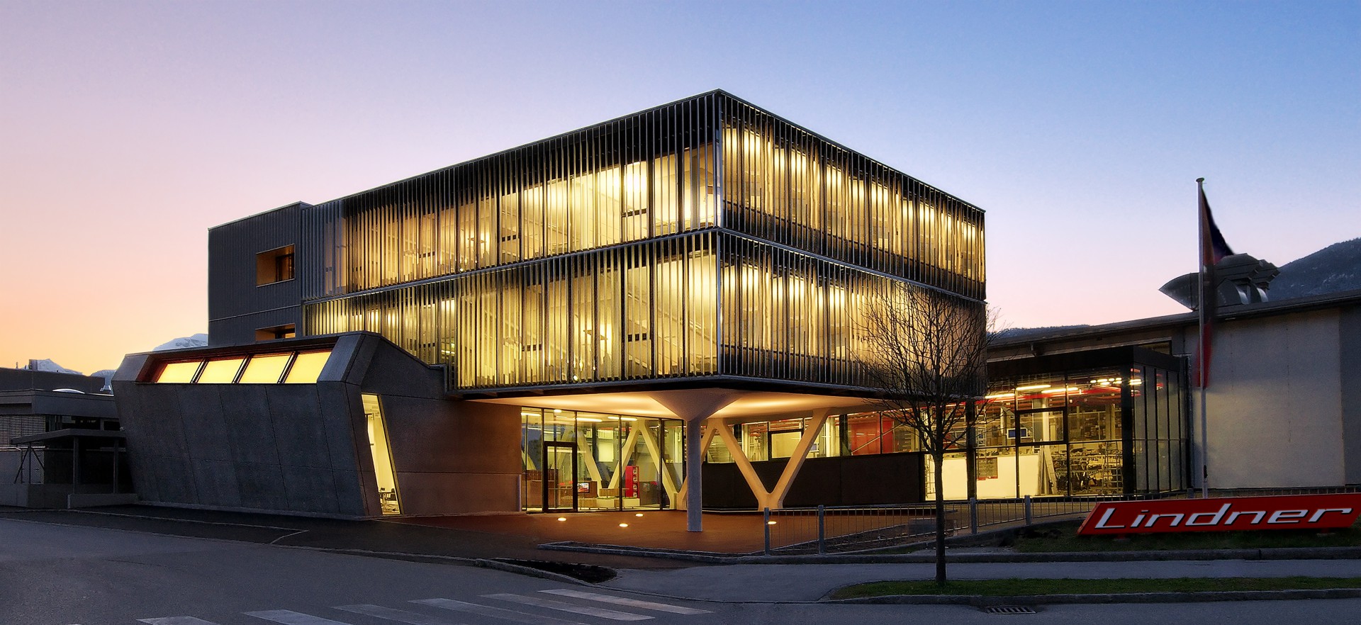 Traktorenwerk Lindner Technologiezentrum